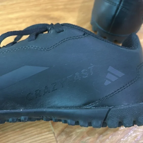 Adidas Boys Indoor Soccer Cleates size 3 - Picture 4 of 6